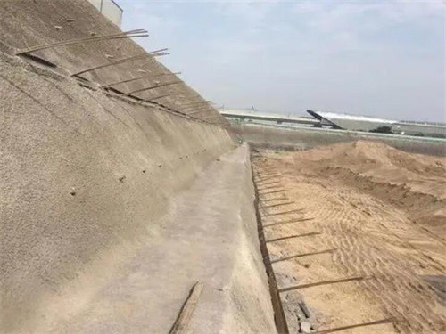 江岸河道边坡加固